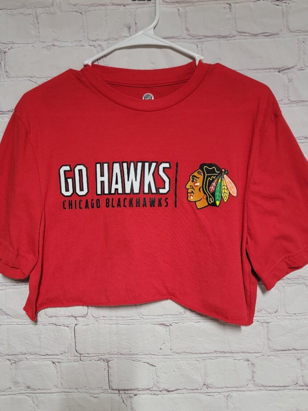 NHL Men's Chicago Black Hawks Cropped T-shirt